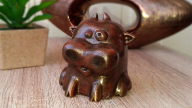 Vache décorative rendu bronze fait main Scultura intitolato "Vache décorative re…" da Jhipé Biyau, Opera d'arte originale, Cemento