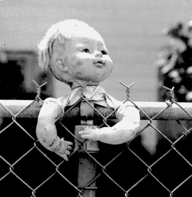 Fotografia intitolato "Doll head 1 - Early…" da Jim Williams, Opera d'arte originale, fotografia a pellicola