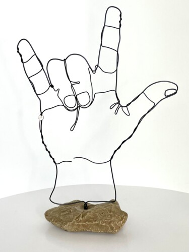 Sculpture titled "Love Symbol sur Pie…" by Jipedan, Original Artwork, Wire