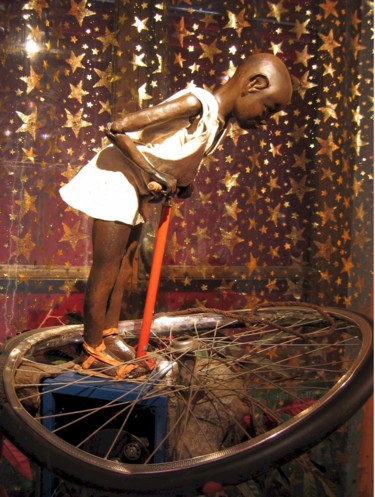 Skulptur mit dem Titel "l'enfant de ouaga" von Jean-Louis Trinquier, Original-Kunstwerk, Harz