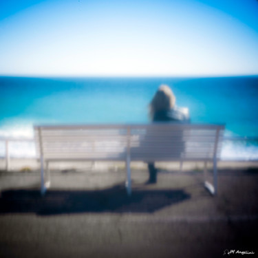 Fotografia intitulada "staring at the sea" por Jean-Marc Angelini, Obras de arte originais