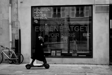 Photography titled "Paris,Woman on Scoo…" by Jo Tuck, Original Artwork, Digital Photography
