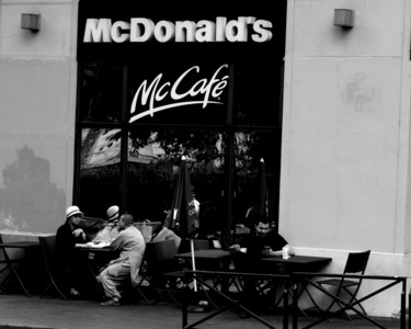 Fotografie mit dem Titel "Mc Cafe, Paris" von Jo Tuck, Original-Kunstwerk, Digitale Fotografie