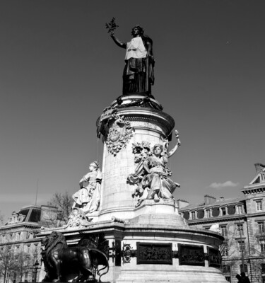 Photographie intitulée ""Paris , Place de l…" par Jo Tuck, Œuvre d'art originale, Photographie numérique