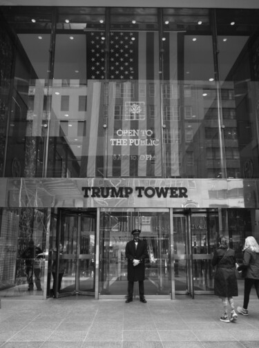 Fotografía titulada "Trump Tower-New Yor…" por Jo Tuck, Obra de arte original, Fotografía digital