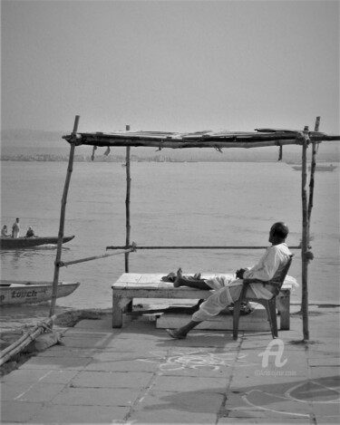 Fotografía titulada "India-Varanasi-Chil…" por Joachim Mews, Obra de arte original, Fotografía digital