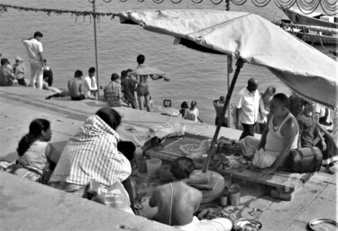 Fotografie getiteld "India-Varanasi-Ghat" door Joachim Mews, Origineel Kunstwerk, Digitale fotografie