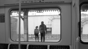 Фотография под названием "LONDON TUBE - "HERE…" - Joachim Mews, Подлинное произведение искусства, Цифровая фотография