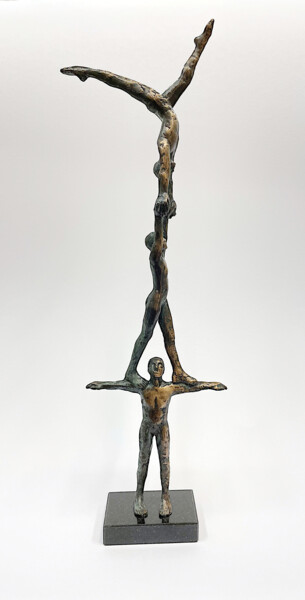 Escultura intitulada "Circus Acrobats, no…" por Joanna Zakrzewska-Cholewa, Obras de arte originais, Bronze