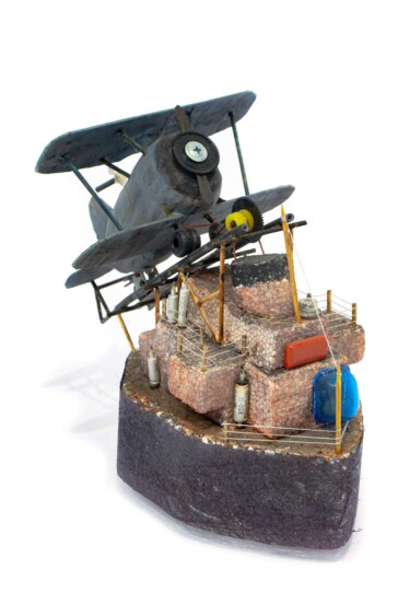 Escultura intitulada "Barco con Biplano" por Joeartcuba, Obras de arte originais, Plástico
