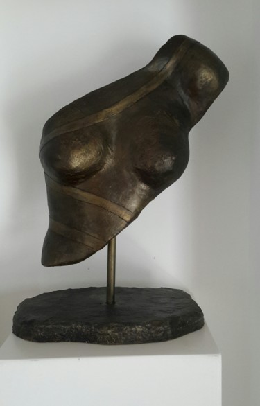 Sculpture titled "Buste d'Amazone" by Joëlle Boutherin, Original Artwork, Plaster