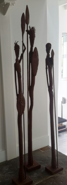 Sculptuur getiteld "Tribu Massaï" door Joëlle Boutherin, Origineel Kunstwerk, Hout