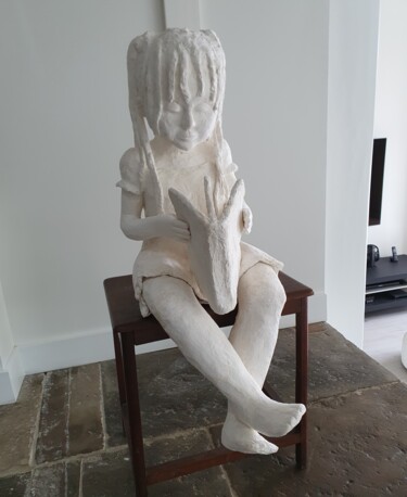 Sculpture titled "Le temps des secrets" by Joëlle Boutherin, Original Artwork, Plaster