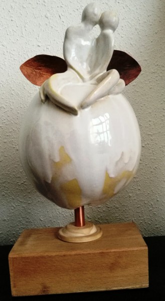 Sculpture titled "Croquer la pomme" by Joëlle Thanel, Original Artwork, Ceramics