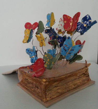 Sculpture intitulée "Livre aux papillons…" par Joëlle Thanel, Œuvre d'art originale, Céramique