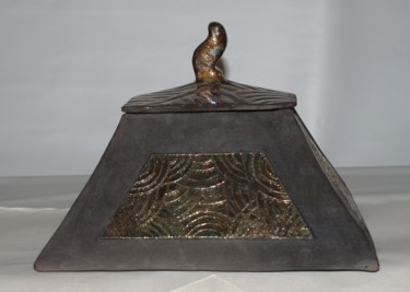 Sculpture intitulée "boite trapeze RAKU" par Joëlle Thanel, Œuvre d'art originale, Céramique