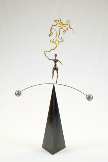 Sculpture titled "Le sommet" by Joey Brusquet, Original Artwork, Metals