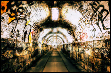 Photographie intitulée "tunnel" par J.Jokko, Œuvre d'art originale