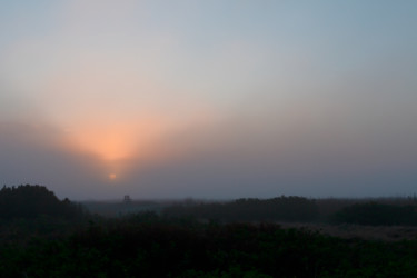 Fotografie mit dem Titel "Bench at sunrise" von John Furnes, Original-Kunstwerk, Digitale Fotografie