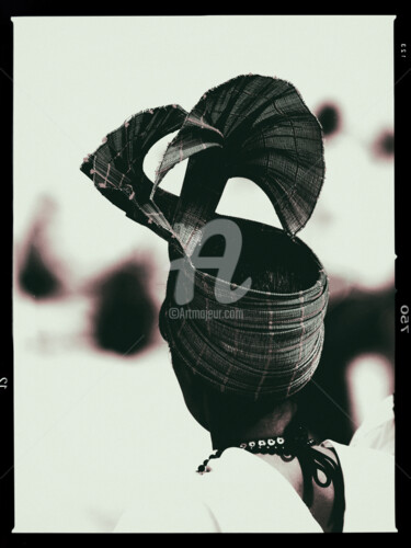 Fotografia intitolato "FEMME AU CHAPEAU" da Jorg Becker, Opera d'arte originale, Fotografia non manipolata