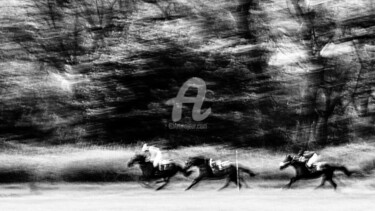 Photography titled "COURSE DE CHEVAUX" by Jorg Becker, Original Artwork, Non Manipulated Photography