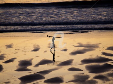 Fotografie mit dem Titel "END OF SURFING SESS…" von Jorg Becker, Original-Kunstwerk, Nicht bearbeitete Fotografie