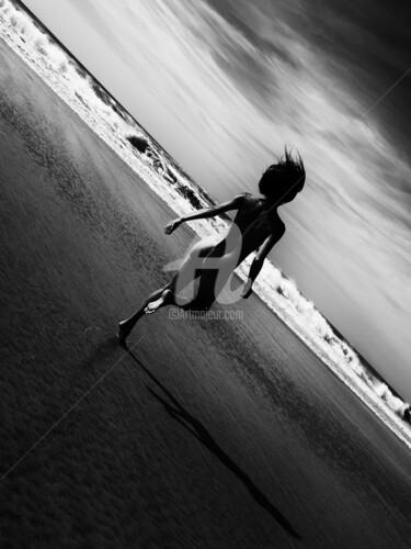 Photography titled "SUR LA PLAGE" by Jorg Becker, Original Artwork, Non Manipulated Photography
