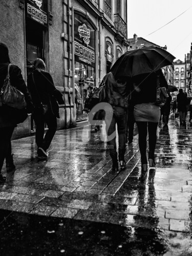 Fotografie mit dem Titel "CITY RAIN" von Jorg Becker, Original-Kunstwerk