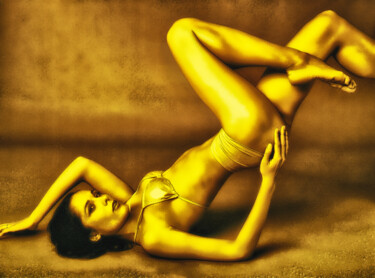 Photographie intitulée "Alina on GOLD" par Jose Grimm, Œuvre d'art originale, Photographie manipulée