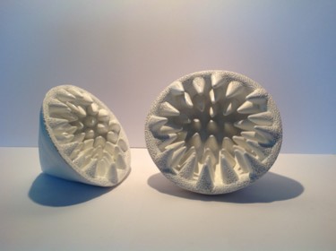 Sculpture intitulée "Les deux cônes" par Jose Hernandez, Œuvre d'art originale, Terre cuite