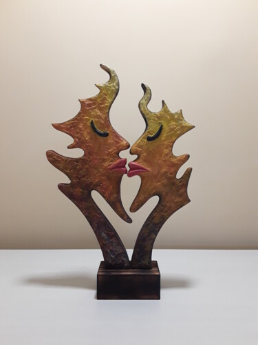Скульптура под названием "EL BESO" - José Manuel Solares, Подлинное произведение искусства, Дерево