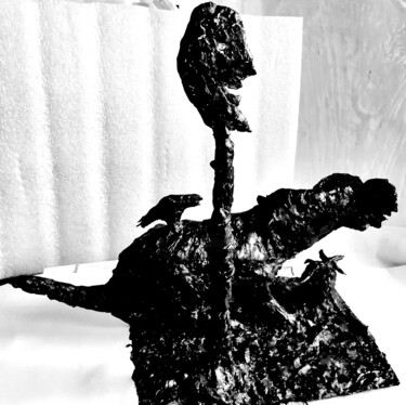 Sculpture intitulée "THE MASK RETRIEVER" par Joseph Urie, Œuvre d'art originale, Argile
