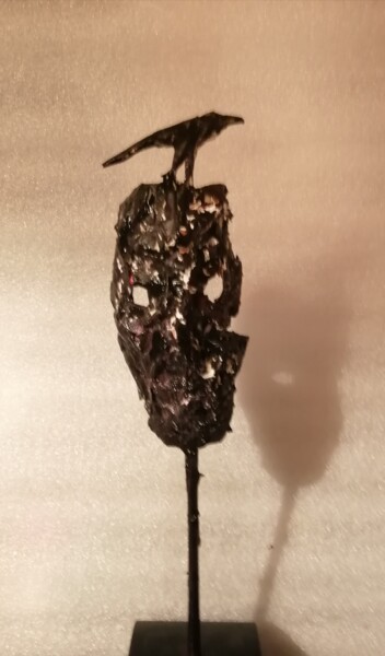Rzeźba zatytułowany „MASKwith BLACKBIRD” autorstwa Joseph Urie, Oryginalna praca, Glina