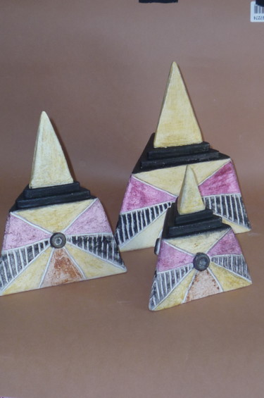 Sculpture intitulée "pyramides déco céra…" par Josi Rica, Œuvre d'art originale, Céramique