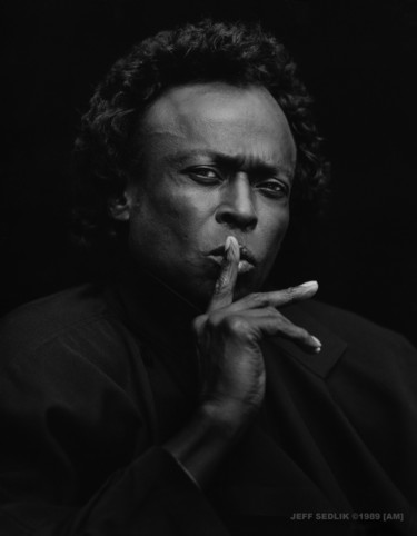 Miles Davis by Jeff Sedlik Photographie intitulée "Miles Davis by Jeff…" par Jeff Sedlik, Œuvre d'art originale, Photographie argentique