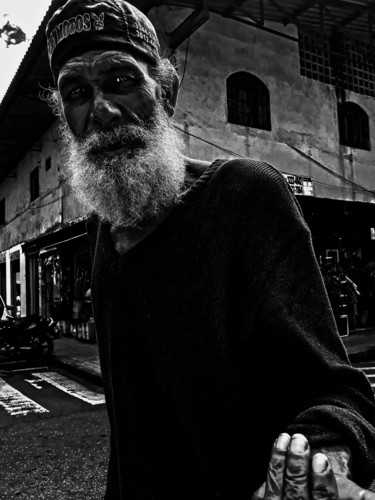 Photographie intitulée "mendiant" par Jose Americo Jsilvares, Œuvre d'art originale, Photographie numérique