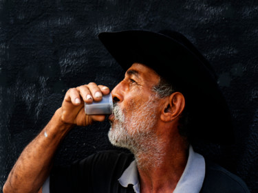 Photographie intitulée "Coffee man" par Jose Americo Jsilvares, Œuvre d'art originale, Photographie numérique