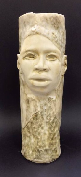 Γλυπτική με τίτλο "Ivory Guardian 1" από Juarez Hawkins, Αυθεντικά έργα τέχνης, Κεραμικά