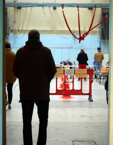 Photographie intitulée "Le jour du vote" par Jürgen Briem, Œuvre d'art originale