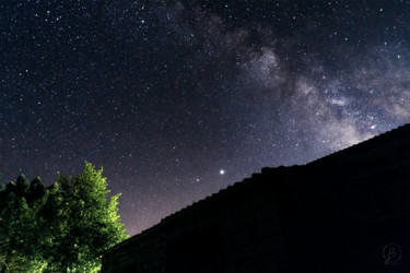 Photographie intitulée "Corsican Milky Way" par Julie Beretti, Œuvre d'art originale, Photographie numérique