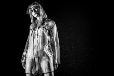 Fotografia zatytułowany „Raining coat” autorstwa Julien Claude (Juli1Clau2), Oryginalna praca, Fotografia cyfrowa