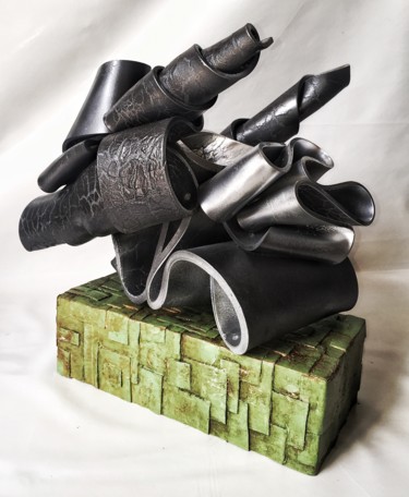 「missile」というタイトルの彫刻 Julien Iglesiasによって, オリジナルのアートワーク, ウッド