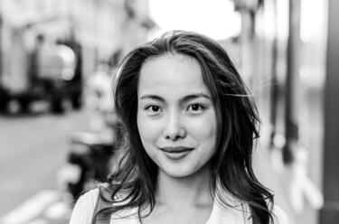 Fotografia intitolato "La jeune femme asia…" da Julien Muller, Opera d'arte originale, Fotografia digitale