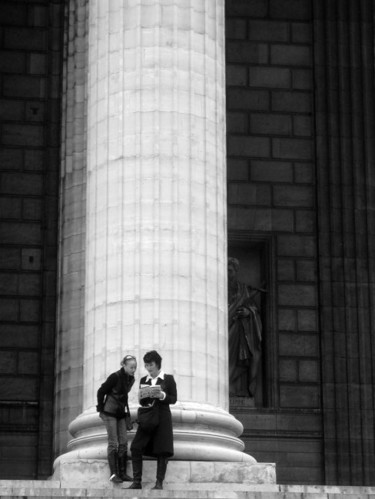 Photographie intitulée "Au pied de la colon…" par Jusama, Œuvre d'art originale