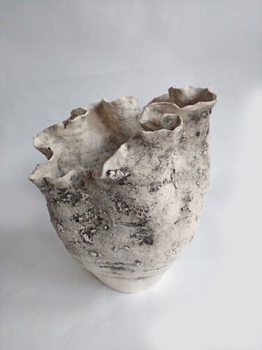 Scultura intitolato "Teneritas" da Julia Klyueva, Opera d'arte originale, Ceramica