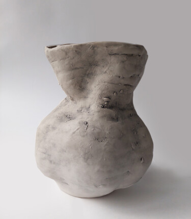 Skulptur mit dem Titel "Excitement" von Julia Klyueva, Original-Kunstwerk, Keramik