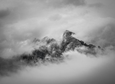 Photographie intitulée "Mountain" par Jure Kralj, Œuvre d'art originale, Photographie numérique