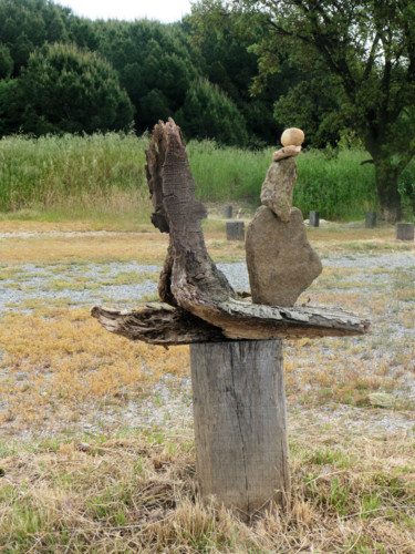 Sculpture intitulée "Stone balancing sur…" par Kalizae, Œuvre d'art originale, Bois