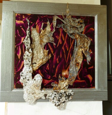 Sculpture titled "Flamme" by Kalizae, Original Artwork, Aluminium Mounted on Glass