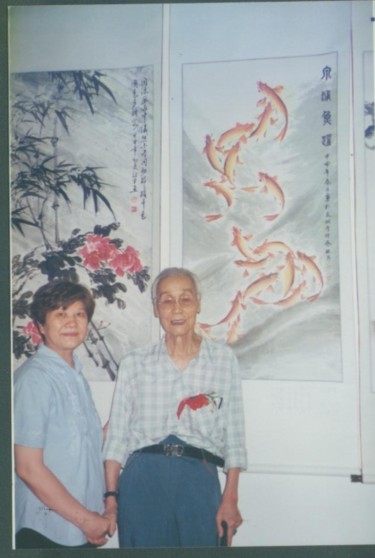 绘画 标题为“著名画家张彦青先生在裴毓琴参展作品前合影” 由Minglong Chen, 原创艺术品